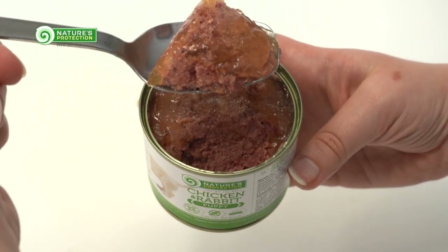 Video NATURE&#039;S PROTECTION canned pet food for sterilised adult cats with chicken and duck 400 g - 1