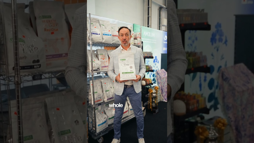 Video NATURE&#039;S PROTECTION SUPERIOR CARE dry grain free pet food with white fish for dogs of all sizes and life stages with white coat 4 kg - 1